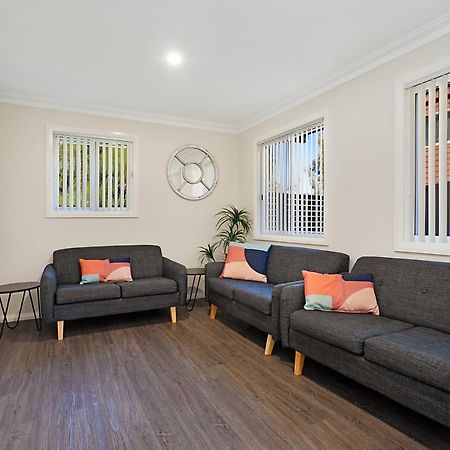 Newcastle Short Stay Accommodation - Birmingham Garden Townhouses المظهر الخارجي الصورة