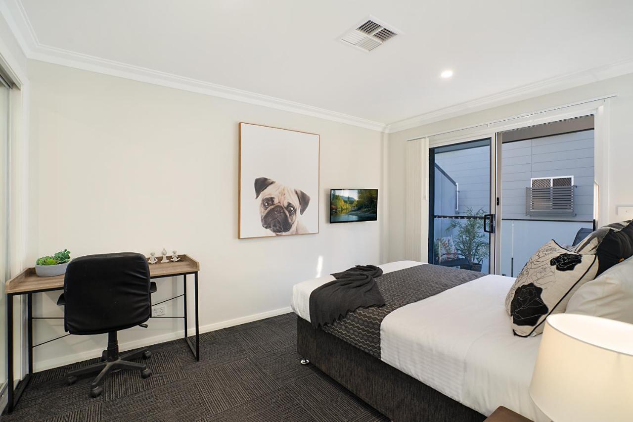 Newcastle Short Stay Accommodation - Birmingham Garden Townhouses المظهر الخارجي الصورة
